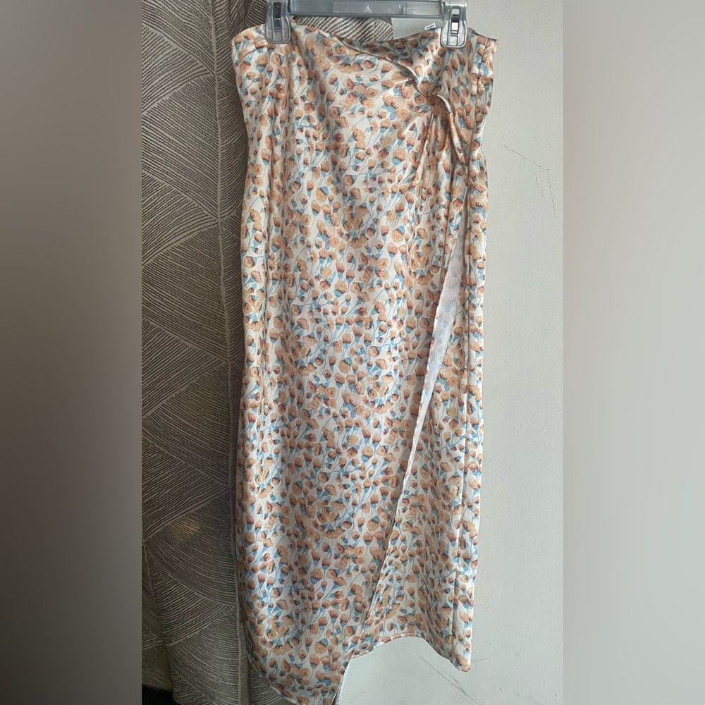 VINCE FLORAL CARNATION ASYMMETRIC CASCADE DRAPE SKIRT FLORAL SATIN SZ 2 RARE - Picture 6 of 16